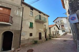 Casa indipendente di 218 m² con più di 5 locali a 