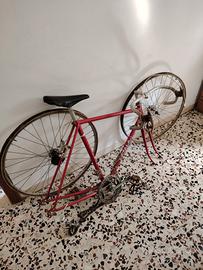bicicletta da corsa marca Atala
