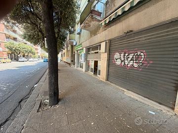 Magazzino commerciale fronte strada