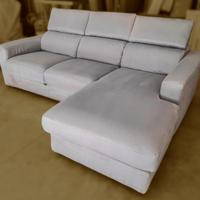 Divano con chaise longue ed elemento estraibile