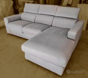Divano con chaise longue ed elemento estraibile