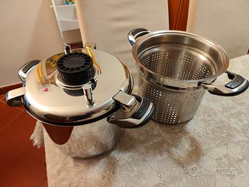 Pentola D24 cm a pressione con scolapasta marca