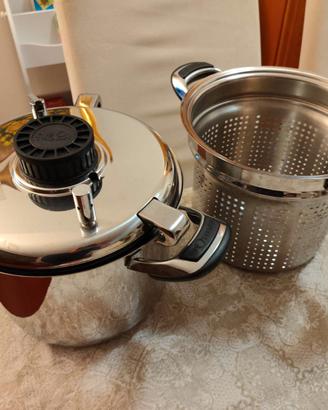 Pentola D24 cm a pressione con scolapasta marca