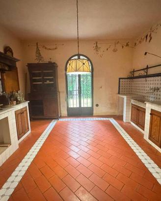 Casa indipendente di 363 m² con più di 5 locali a 