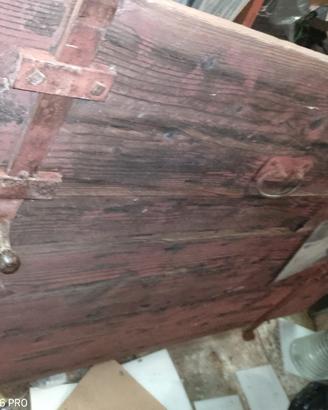 Chiusura di legno massiccio vintage.