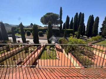 VILLA A SCHIERA A CARMIGNANO