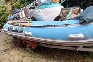 Gommone con carrello