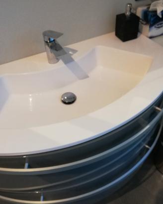 mobile bagno sospeso 