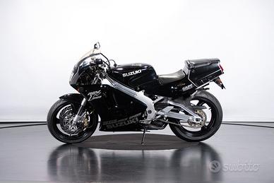 1990 SUZUKI RGV GAMMA 250 RDS01962