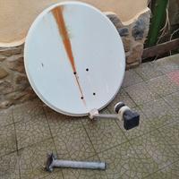 Antenna Parabolica con Staffa