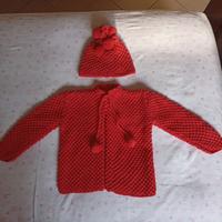 Golfino e berretto in lana da bimba fatto a mano