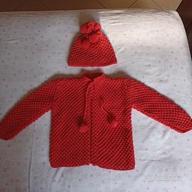 Golfino e berretto in lana da bimba fatto a mano