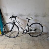 Bicicletta da donna Trek Neko con ruote da 28 poll