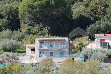 Bifamiliare panoramica, mq 260 su 2 livelli