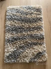 Tappeto a pelo lungo zebrato