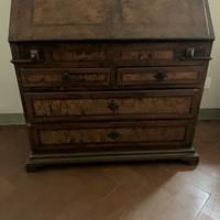 Raffinato mobile con ribalta 1700