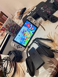 Nintendo Switch OLED bianca + accessori