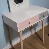 Toilette trucchi scrivania ragazza bambina