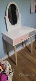 Toilette trucchi scrivania ragazza bambina
