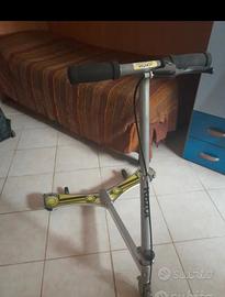 Monopattino a tre ruote