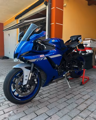 Yamaha R1