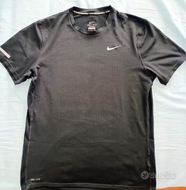 Maglietta Nike Dri Fit nera taglia S 
