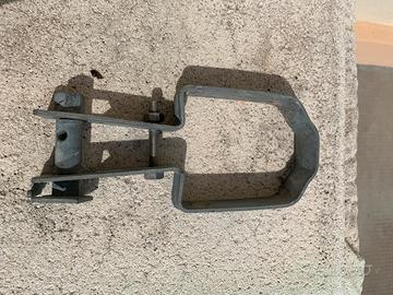 Ganci  per ancoraggio pali in cemento