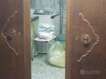 Armadio romantico in noce