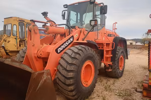 Pala gommata Doosan DL300