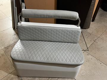 Seduta in vetroresina con cuscinetta