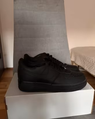Nike Air Force 1 Nero – Taglia 42