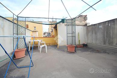 CASA SEMINDIPENDENTE A CATANIA