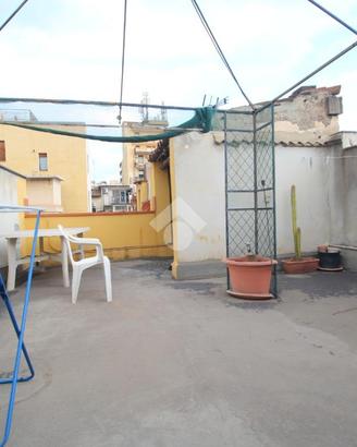 CASA SEMINDIPENDENTE A CATANIA