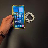 Iphone 11 pro con cover originale Apple e cavo