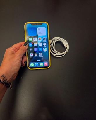 Iphone 11 pro con cover originale Apple e cavo