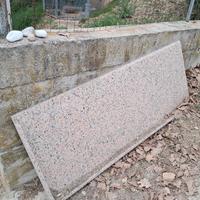 piano in marmo granito.