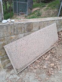 piano in marmo granito.