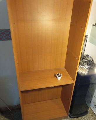 credenzina smontata,ma integra.