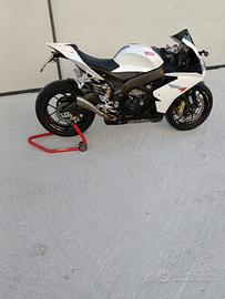 Aprilia RSV 4 R