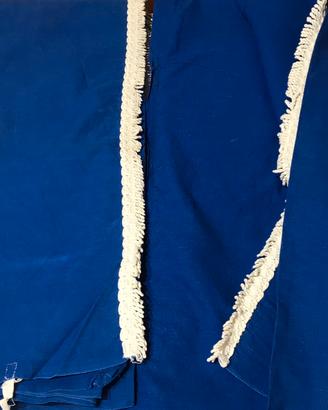 2 tendoni di tela blu elettrico con frangia bianca