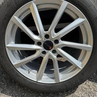 Cerchi AVUS RACING da 19’’ con gomme e sensori