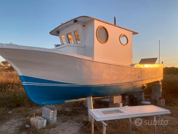 Peschereccio barca legno completamente ristruttura