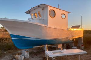 Peschereccio barca legno completamente ristruttura