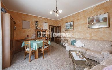 APPARTAMENTO CON TRE CAMERE DA LETTO DI AMPIE METR