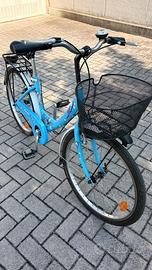 Bici da ragazza con cestino