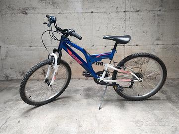Mountain bike per ragazzi 24" blu e bianca 