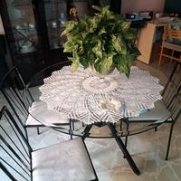 Tavolo di cristallo con 4 sedie ferro battuto