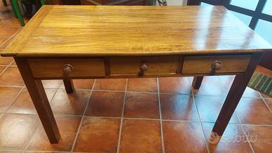 tavolo della nonna in legno
