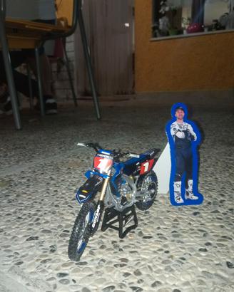 modellino cross eli tomac