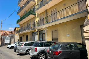4 LOCALI A ACI SANT'ANTONIO